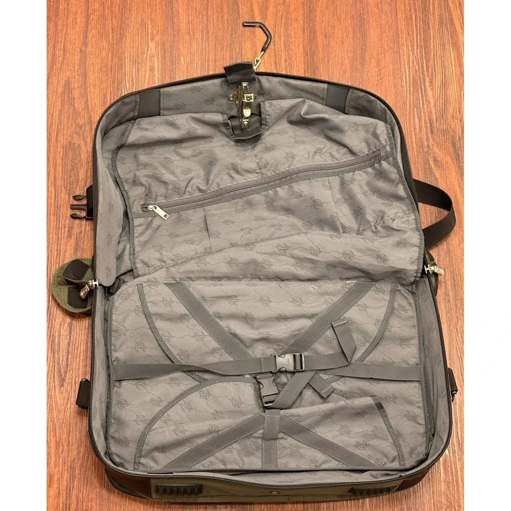 Jeep Suit Garment Bag Travel Luggage Rugged Black Canvas Black Bi-Fold Carry-On
